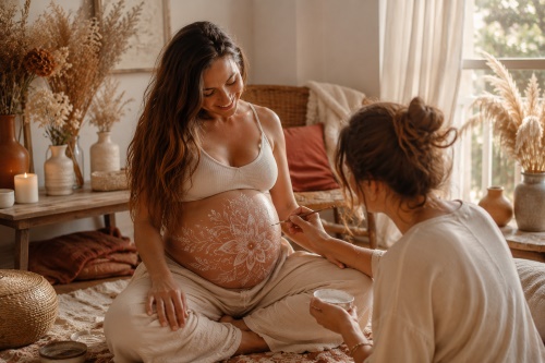 Activité insolite femme enceinte peinture du ventre