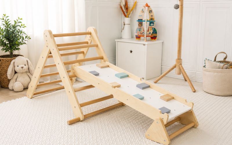 triangle de pickler pour pratiquer la motricité libre bébé
