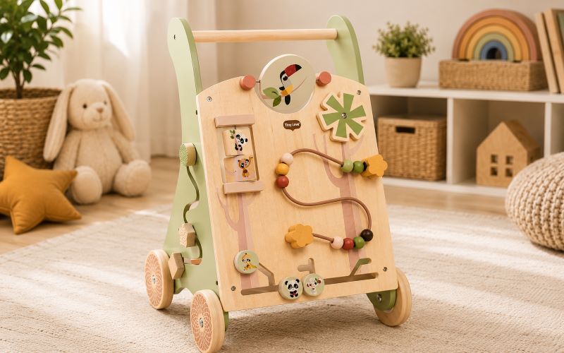 Chariot de marche Montessori en bois pour accompagner les premiers pas de bébé