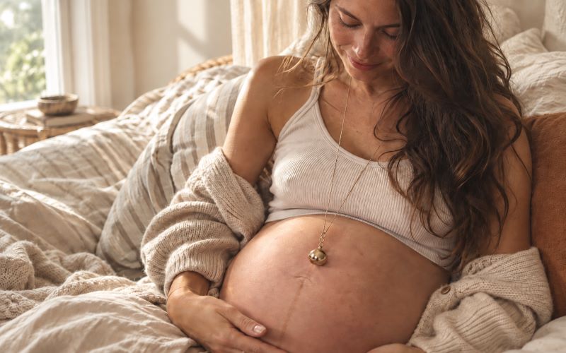 bola de grossesse porté par une femme enceinte